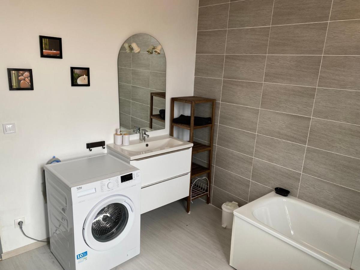 Joli Appartement Avec Parking Gratuit Sur Place Givet Exterior foto